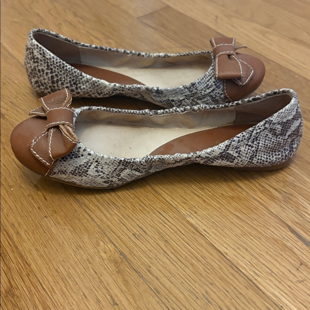 All Black Women's Snakeskin Flats with Brown Bow Accent 37.5 7.5